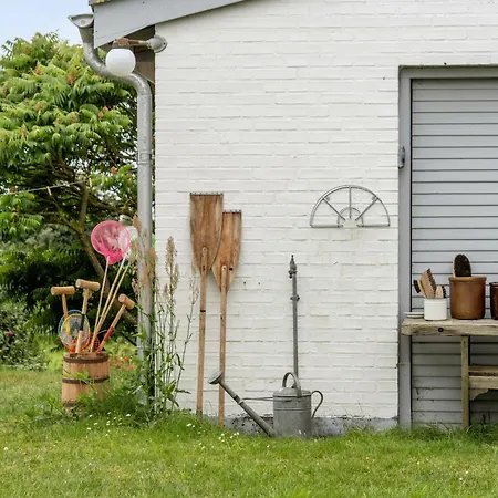 With Views And Walking Distance To Nature ניבורג