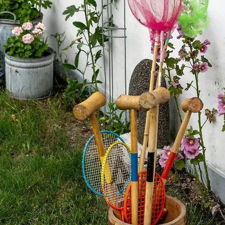 With Views And Walking Distance To Nature בית נופש