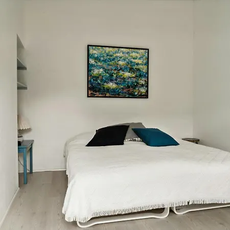 With Views And Walking Distance To Nature *