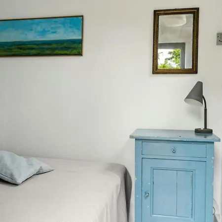 With Views And Walking Distance To Nature ניבורג