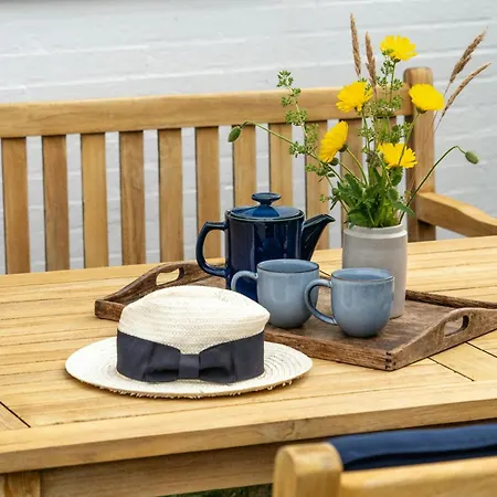 With Views And Walking Distance To Nature * ניבורג