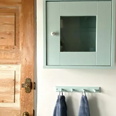 With Views And Walking Distance To Nature בית נופש