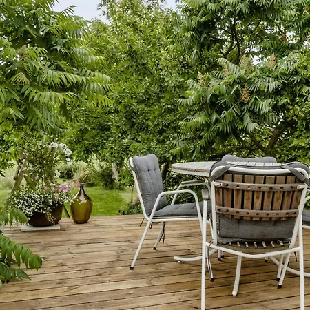 With Views And Walking Distance To Nature ניבורג